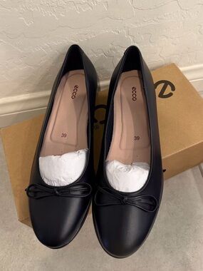 Ecco Women's Black Leather Ballet Flats with Bow Trim
